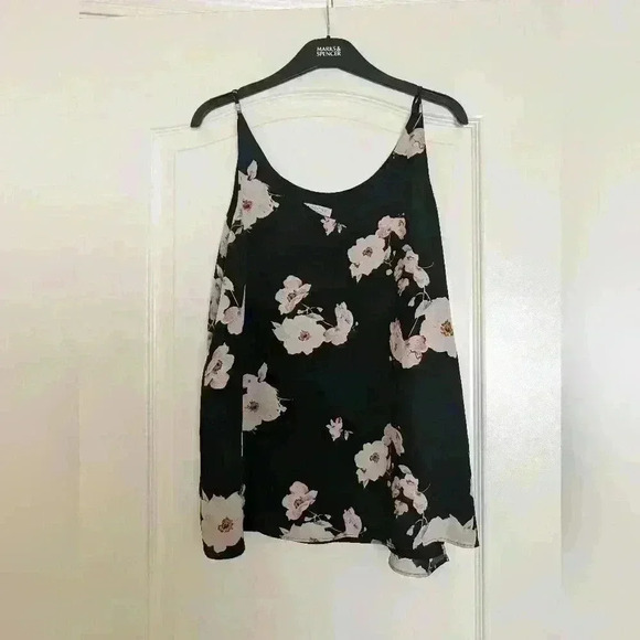 Reitmans  r essentials black cami top with flowers - Picture 1 of 7